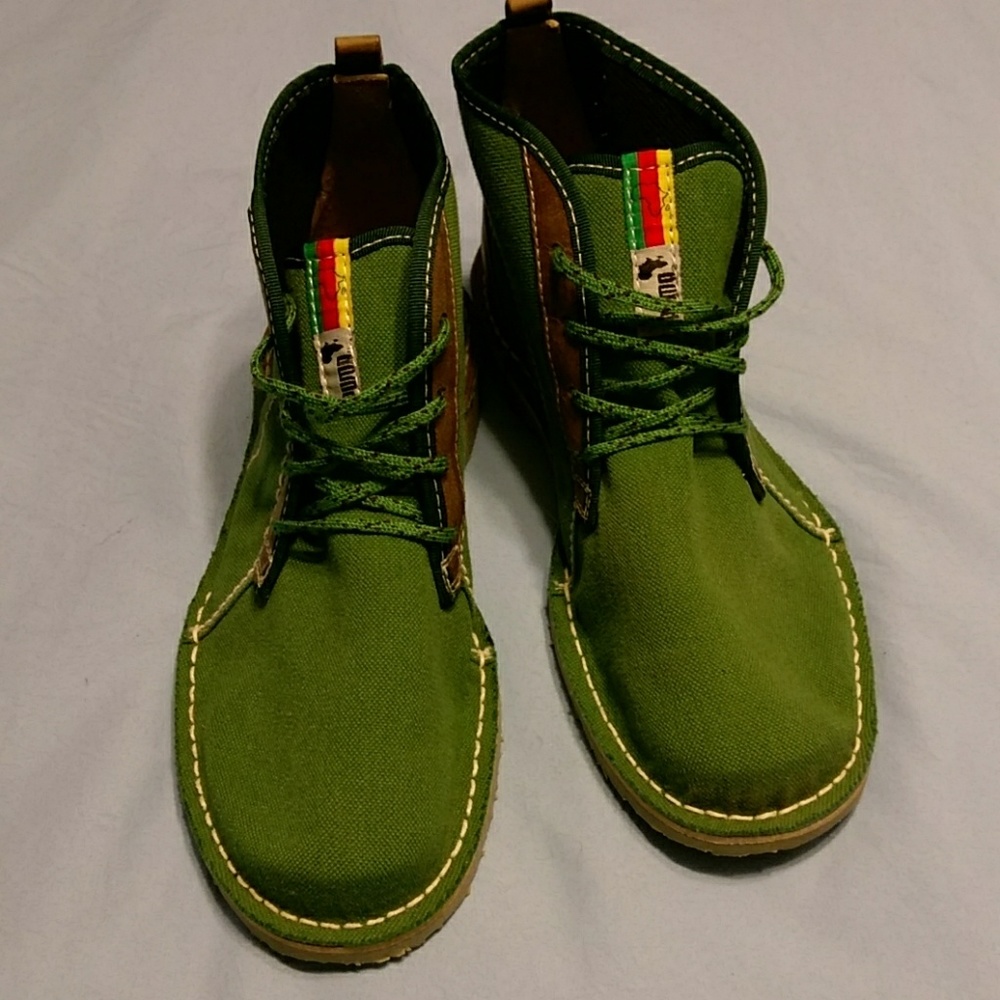 Puma men's size 9 high top canvas shoes